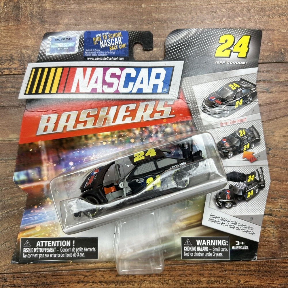 NASCAR BASHERS 2011‎ Jeff Gordon #24 Pepsi Max Vehicle Bash And Rebuild Toy NEW
